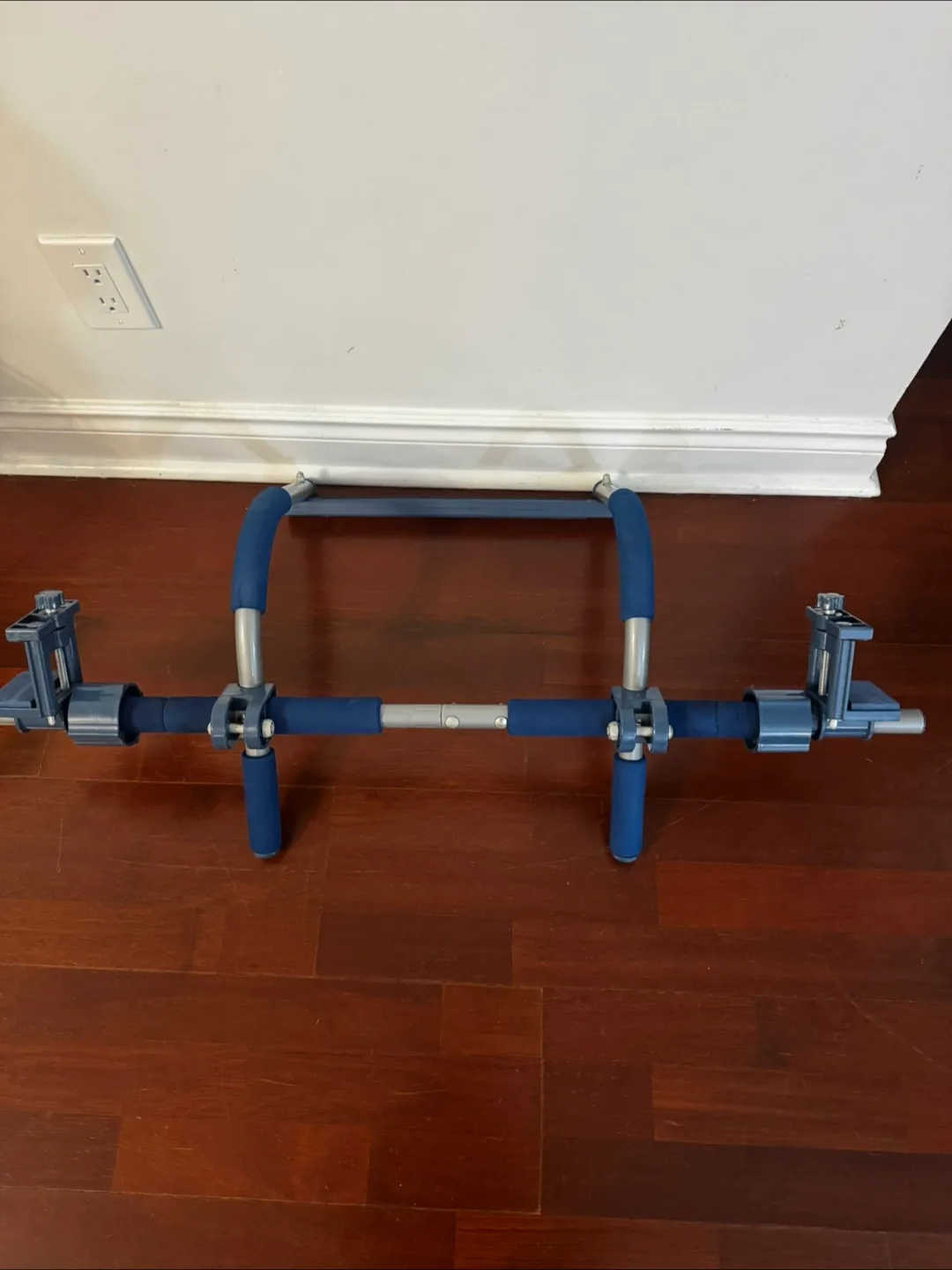 Adjustable Pull-up Bar thumbnail