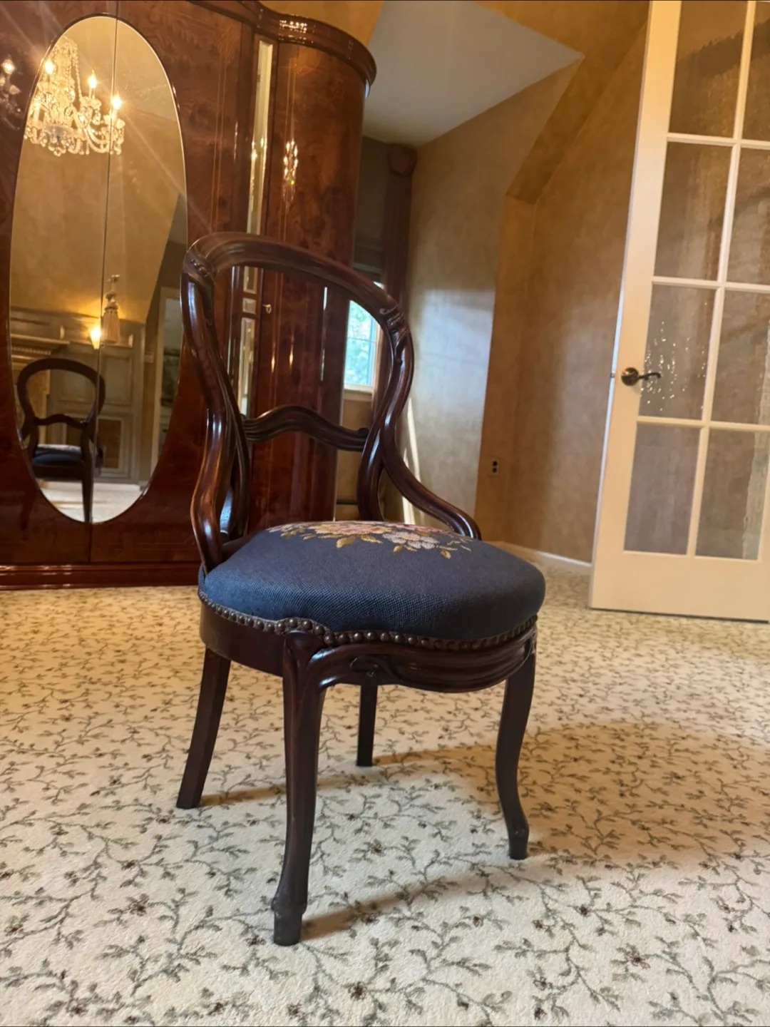 Antique Style Accent Chair thumbnail