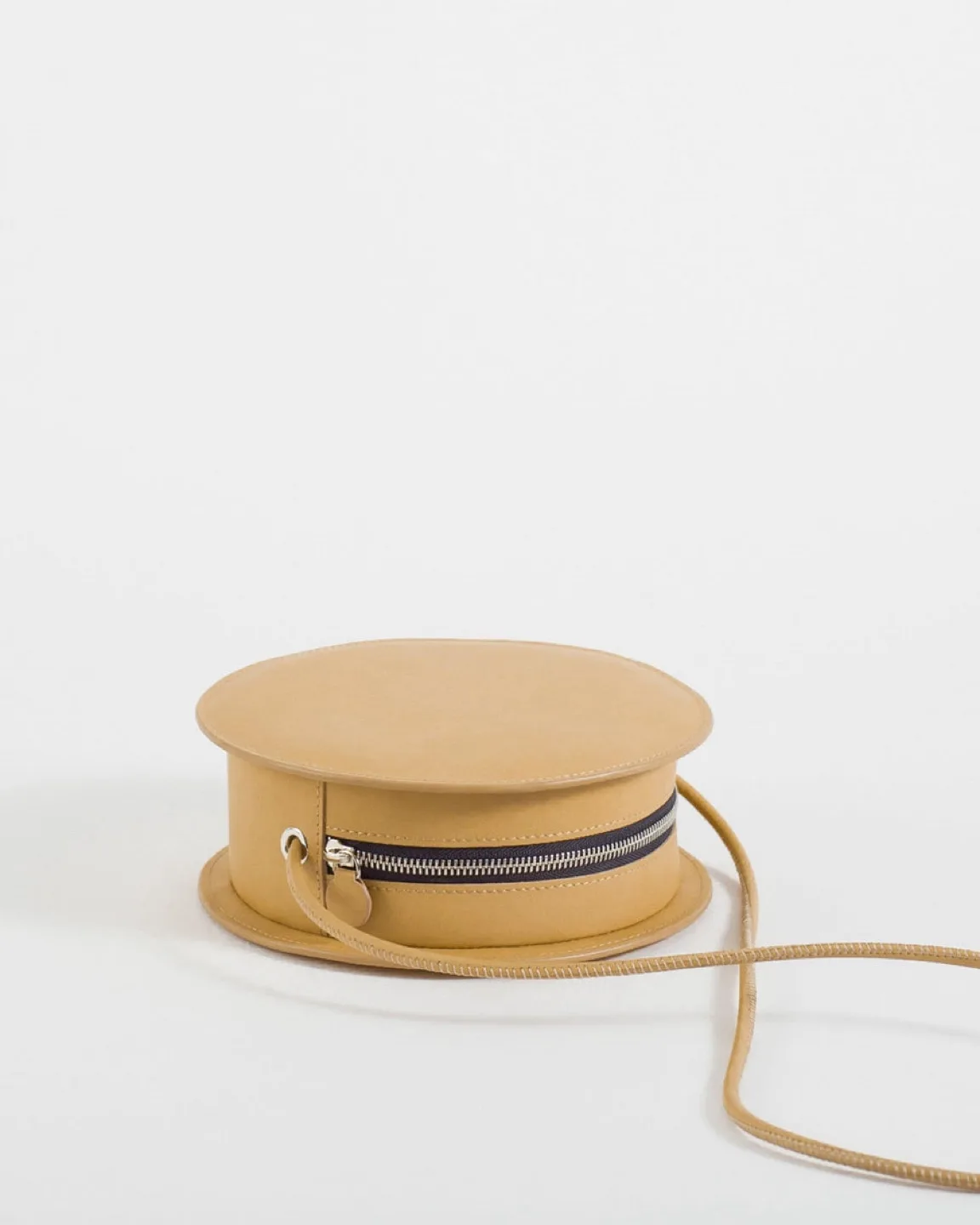 Labienhecha Round Leather Crossbody Bag image indicator(2)