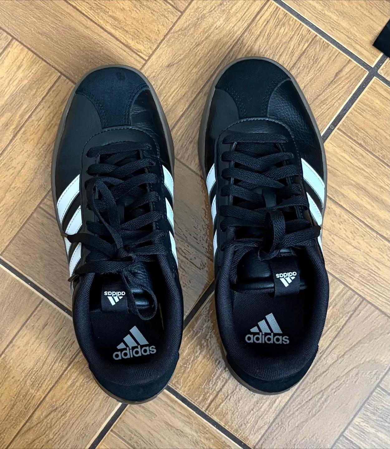 Women’s Adidas Court VL Black/White Sneakers-Size 7.5 image indicator(2)