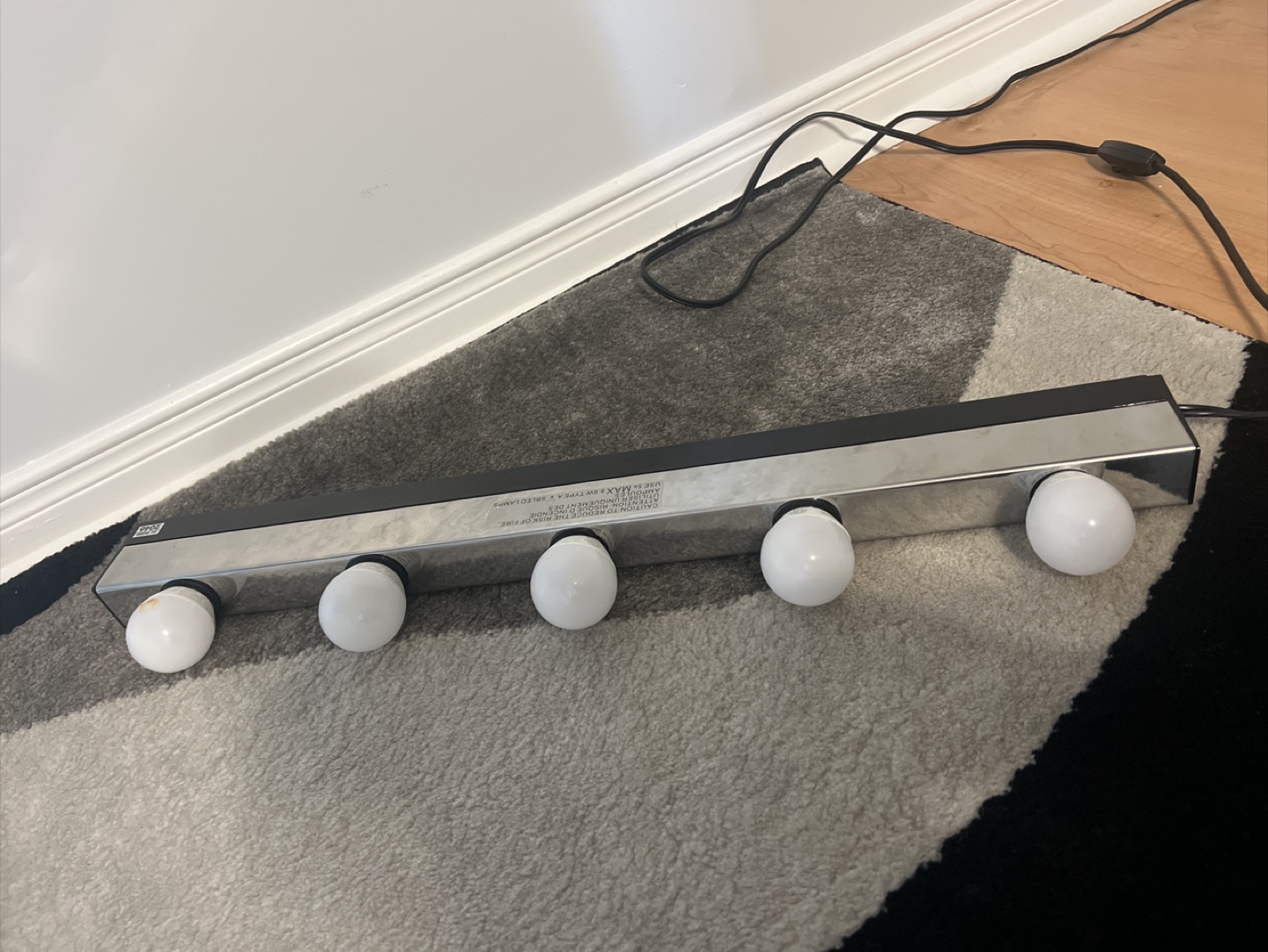 2 Hollywood Vanity Mirror Light Bar