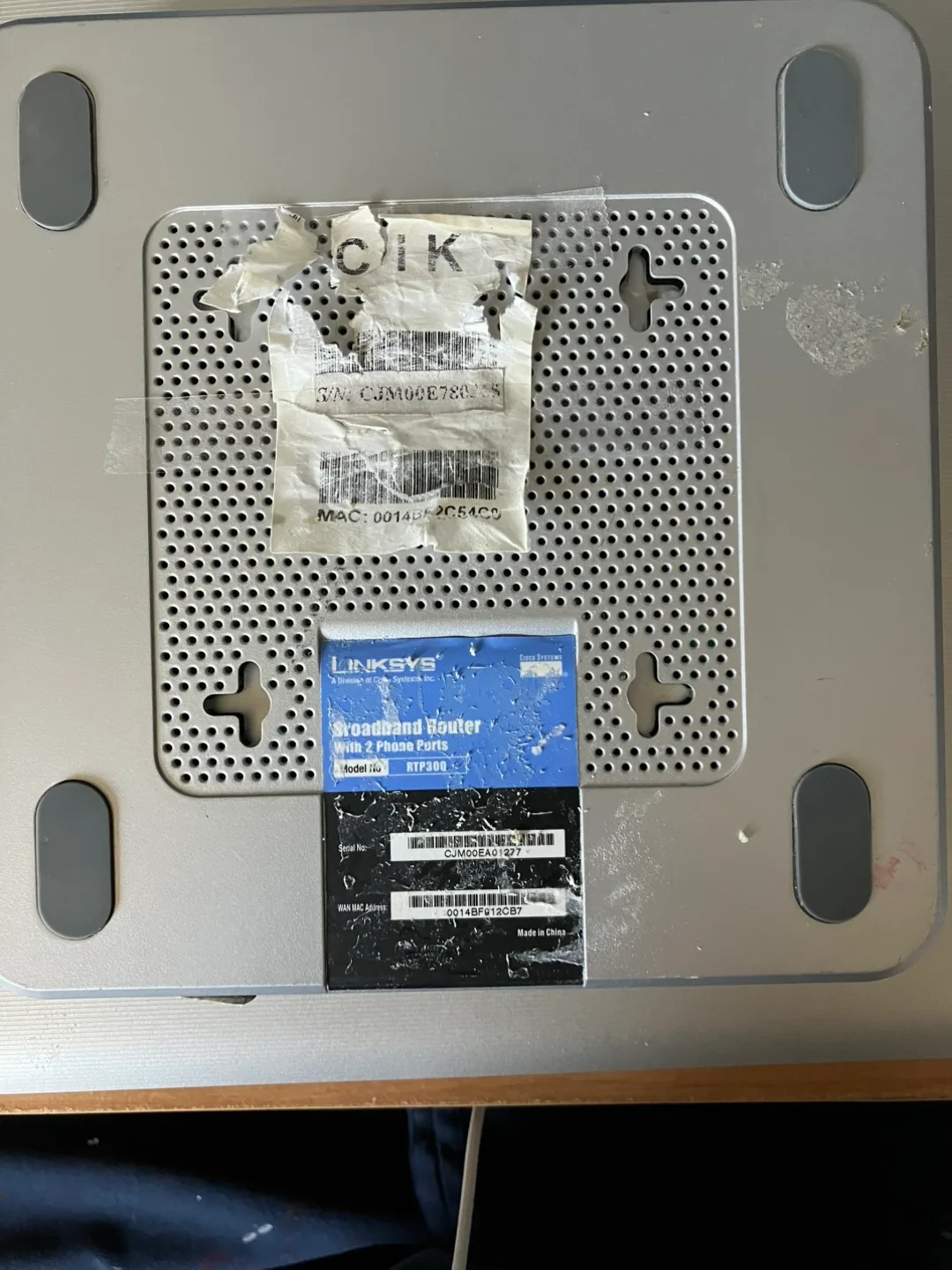 Linksys VoIP Broadband Router thumbnail