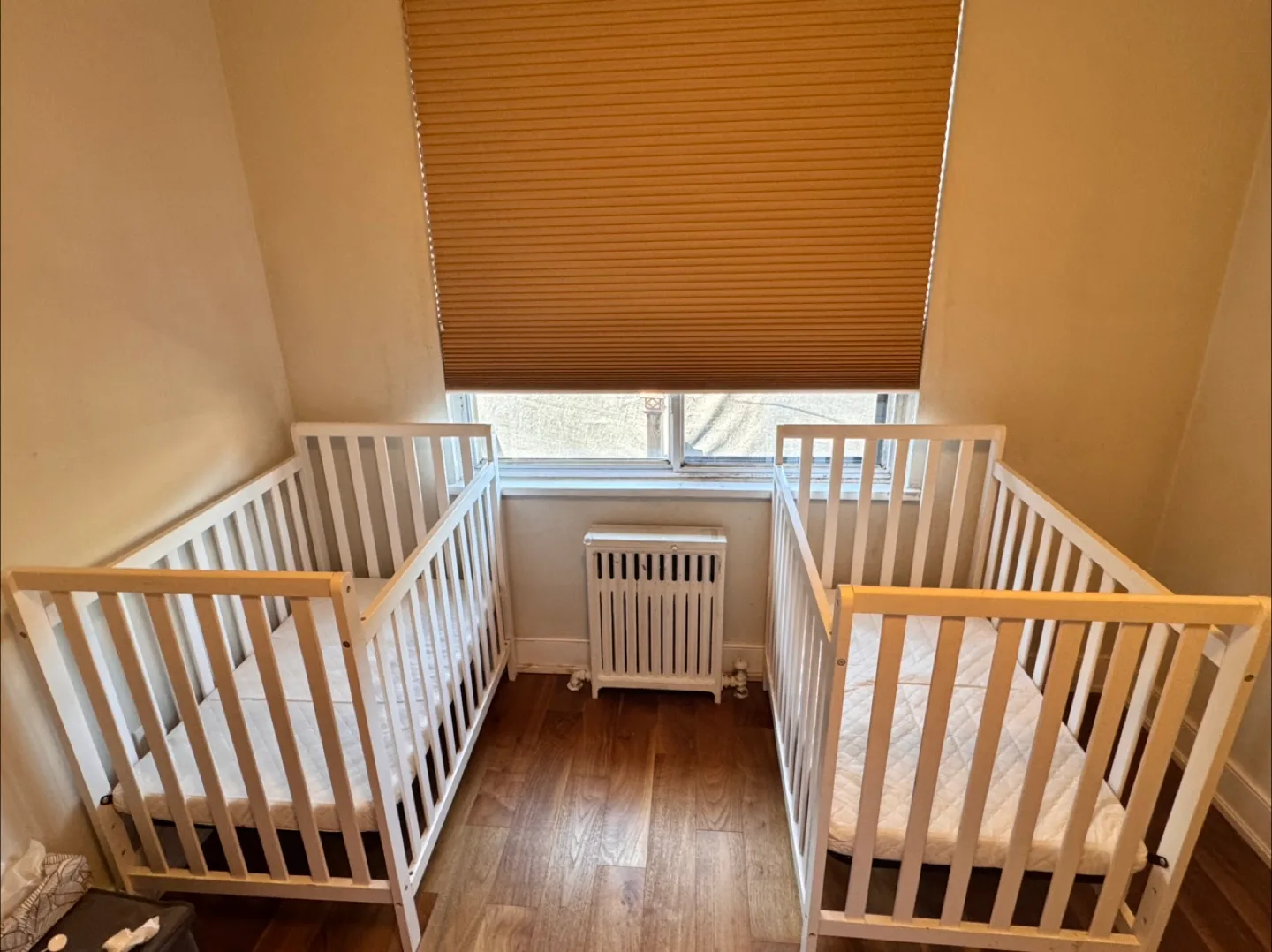 White Baby Crib 100$ both thumbnail