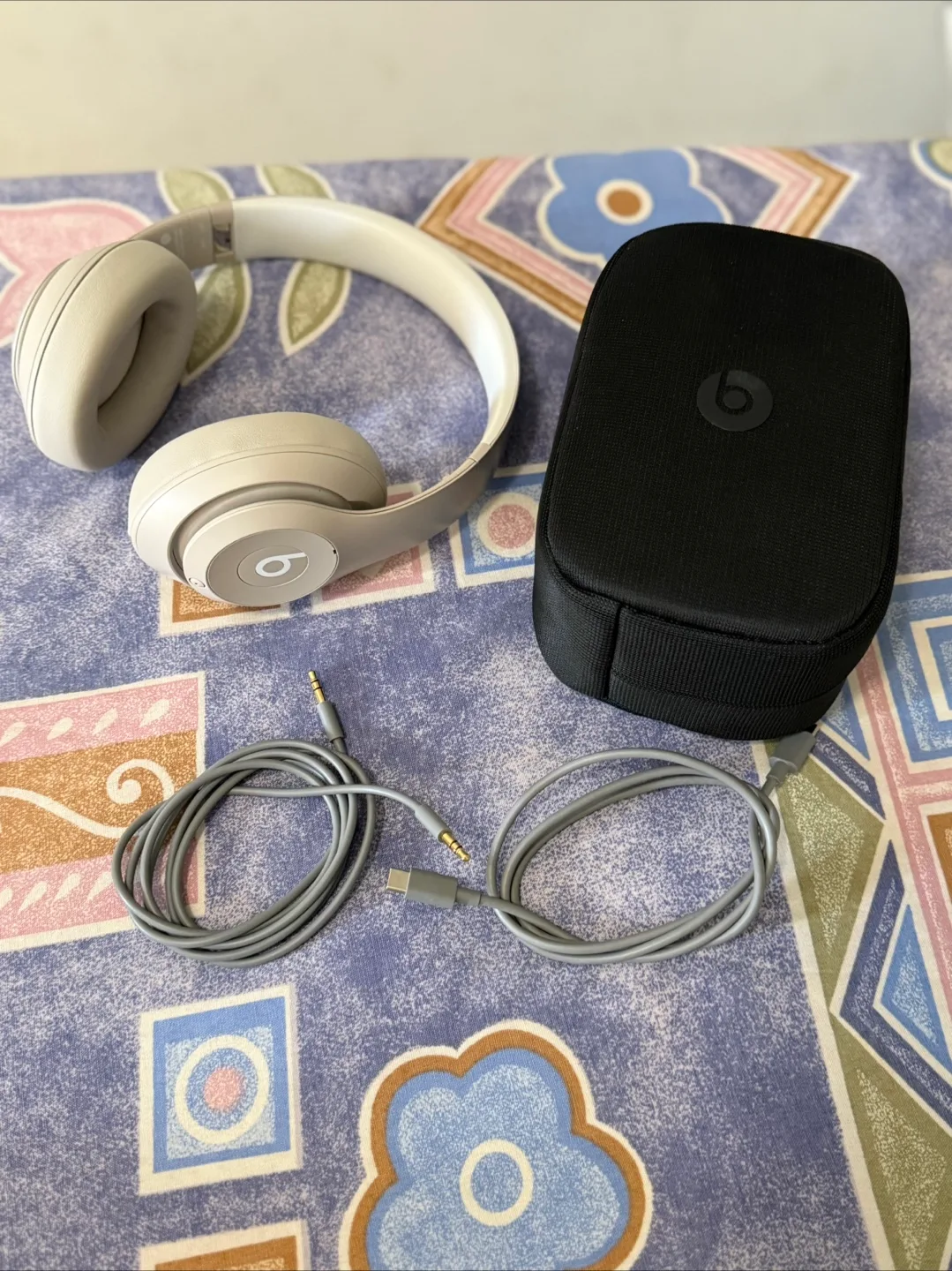 Beats Studio pro Wireless Headphones - Sand Dune thumbnail