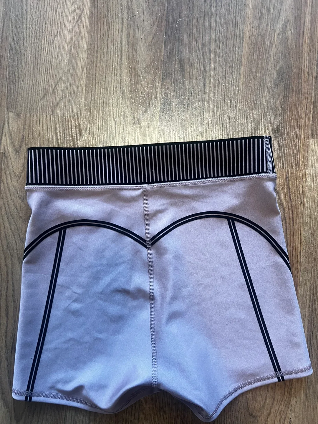 ALO Airlift High Waist Yoga Pink Athletic Shorts - Size 2 image indicator(4)