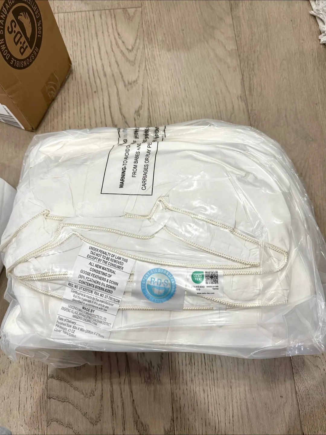 DWR Premium Feather Down Comforter (full Size) image indicator(3)