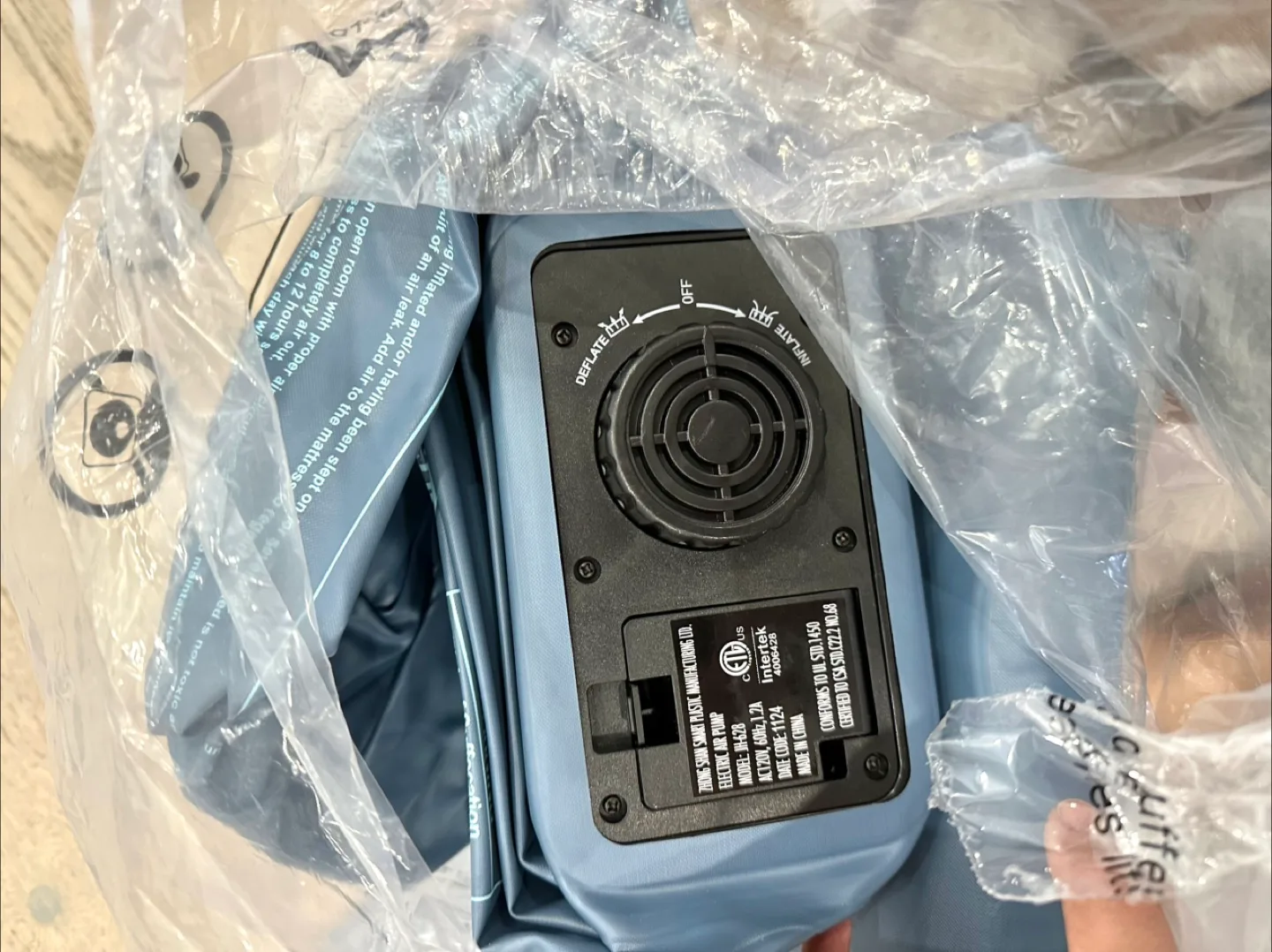 Camuland Queen Size Air Mattress - Like New! image indicator(4)