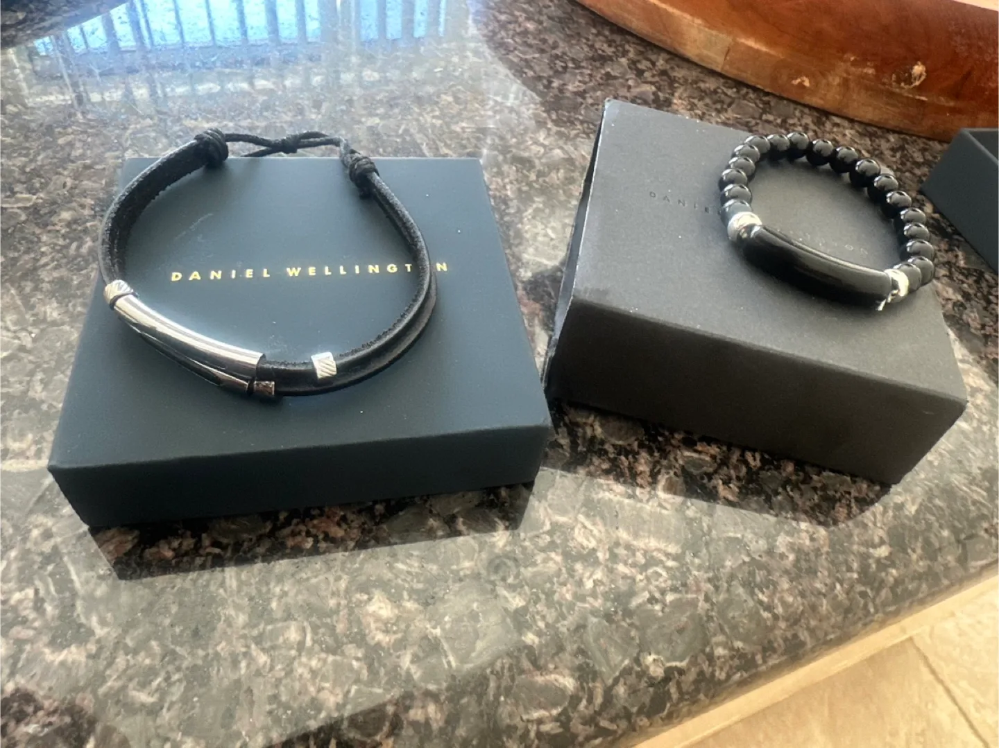 Daniel Wellington Leather Bracelet image indicator(3)