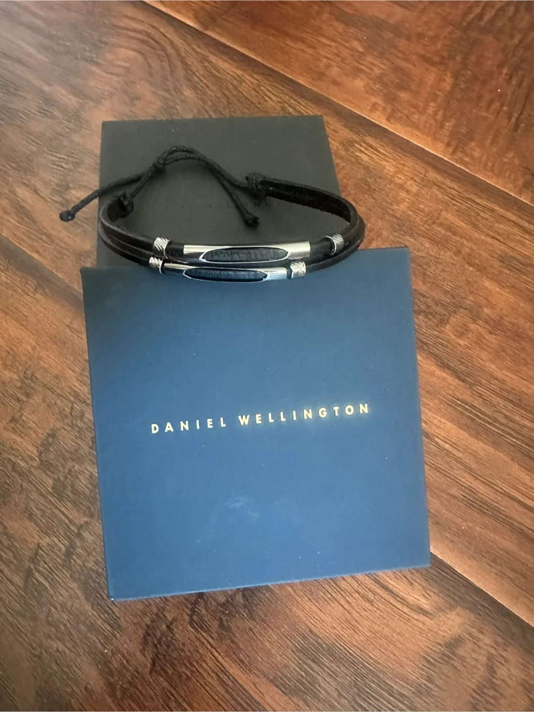 Daniel Wellington Leather Bracelet image indicator(2)