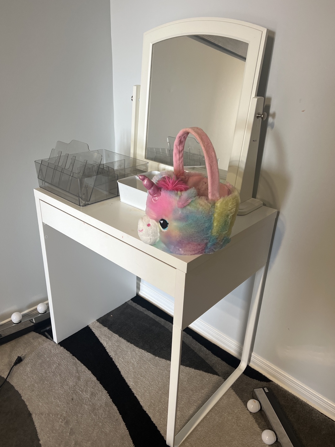 White Vanity Table with Mirror - photo 3