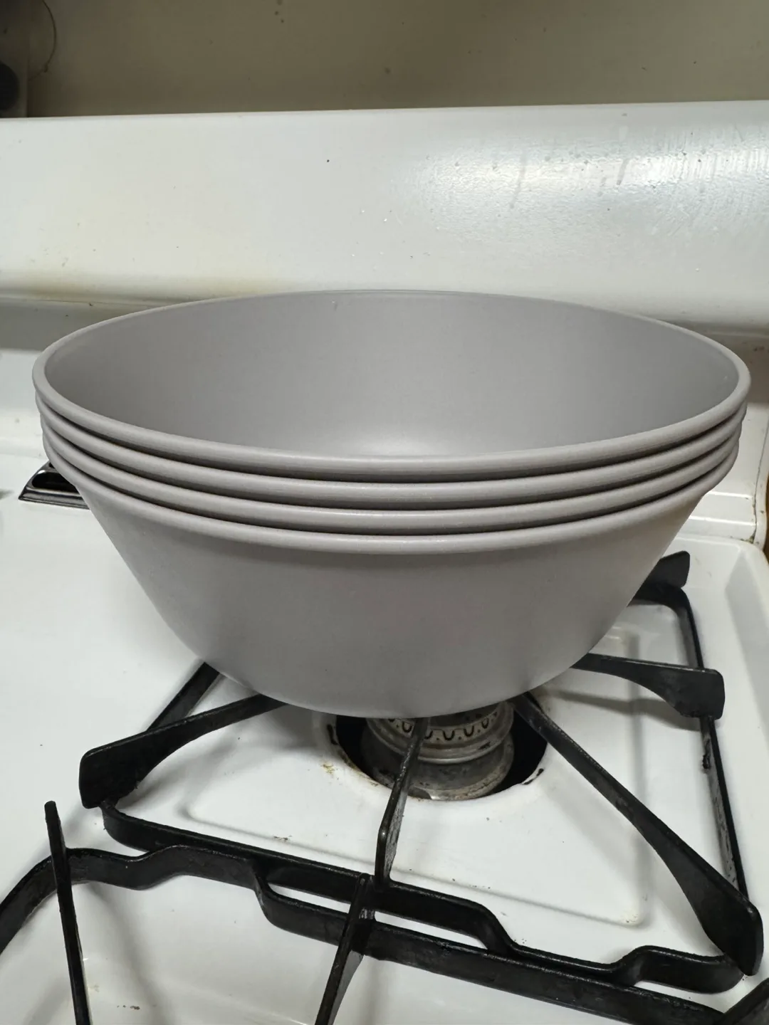 Gray Plastic Mixing Bowls (Set of 4) 🥕🥕🥕 thumbnail