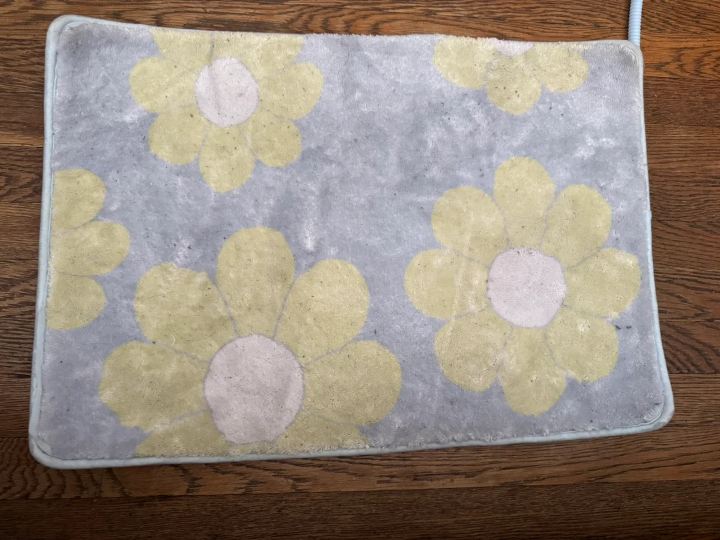Floral Bath Mat - Cute & Comfy! thumbnail