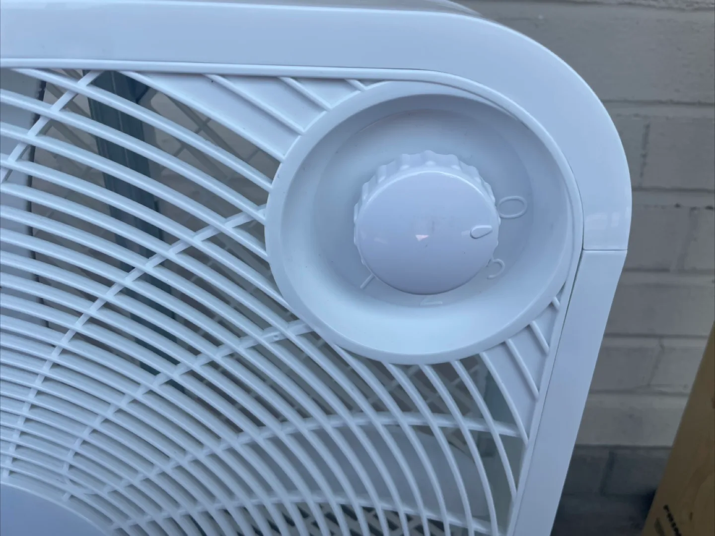 for LIVING 20" Box Fan - White image indicator(2)