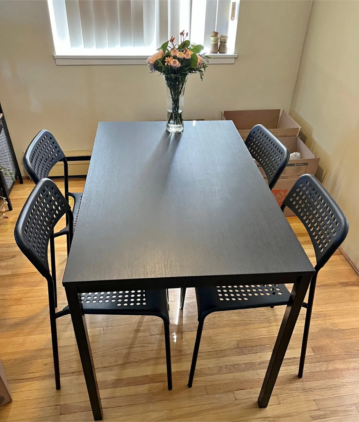 Ikea Dining table with chairs thumbnail