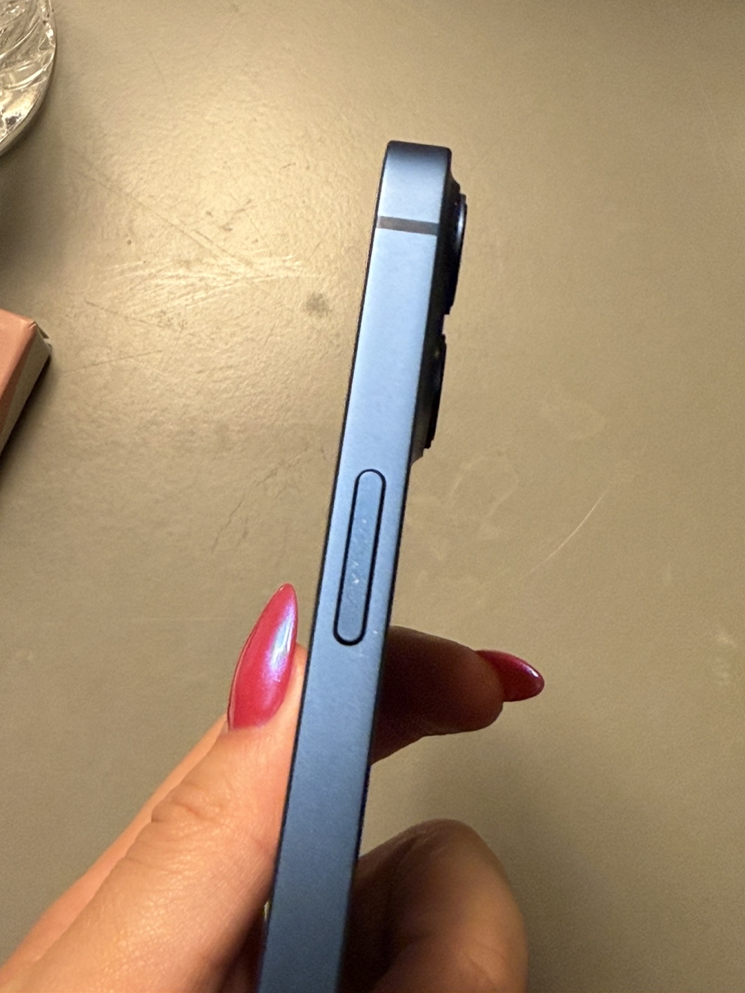 iPhone 13 - photo 2