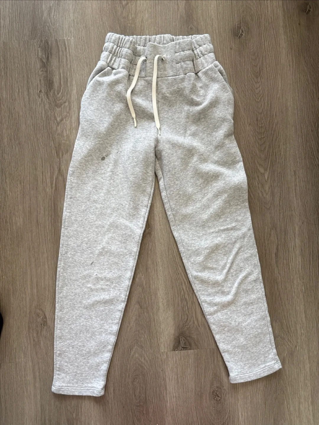 Grey Highwaisted Sweatpants 🇨🇦 thumbnail