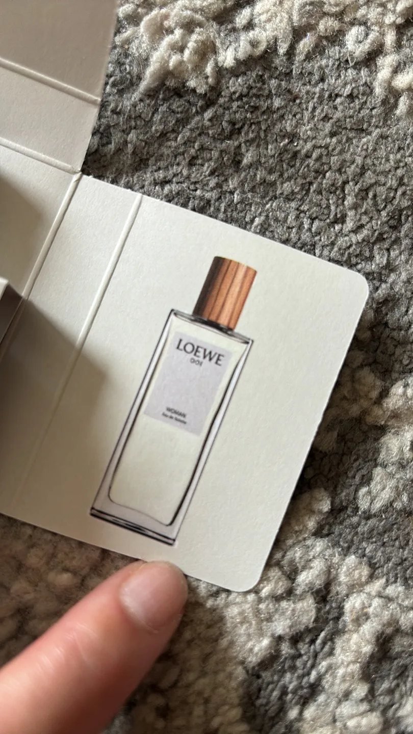 Loewe 001 Man & Woman Perfume Samples image indicator(4)