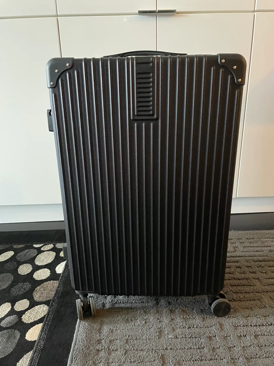 Black Hardside Luggage Suitcase thumbnail