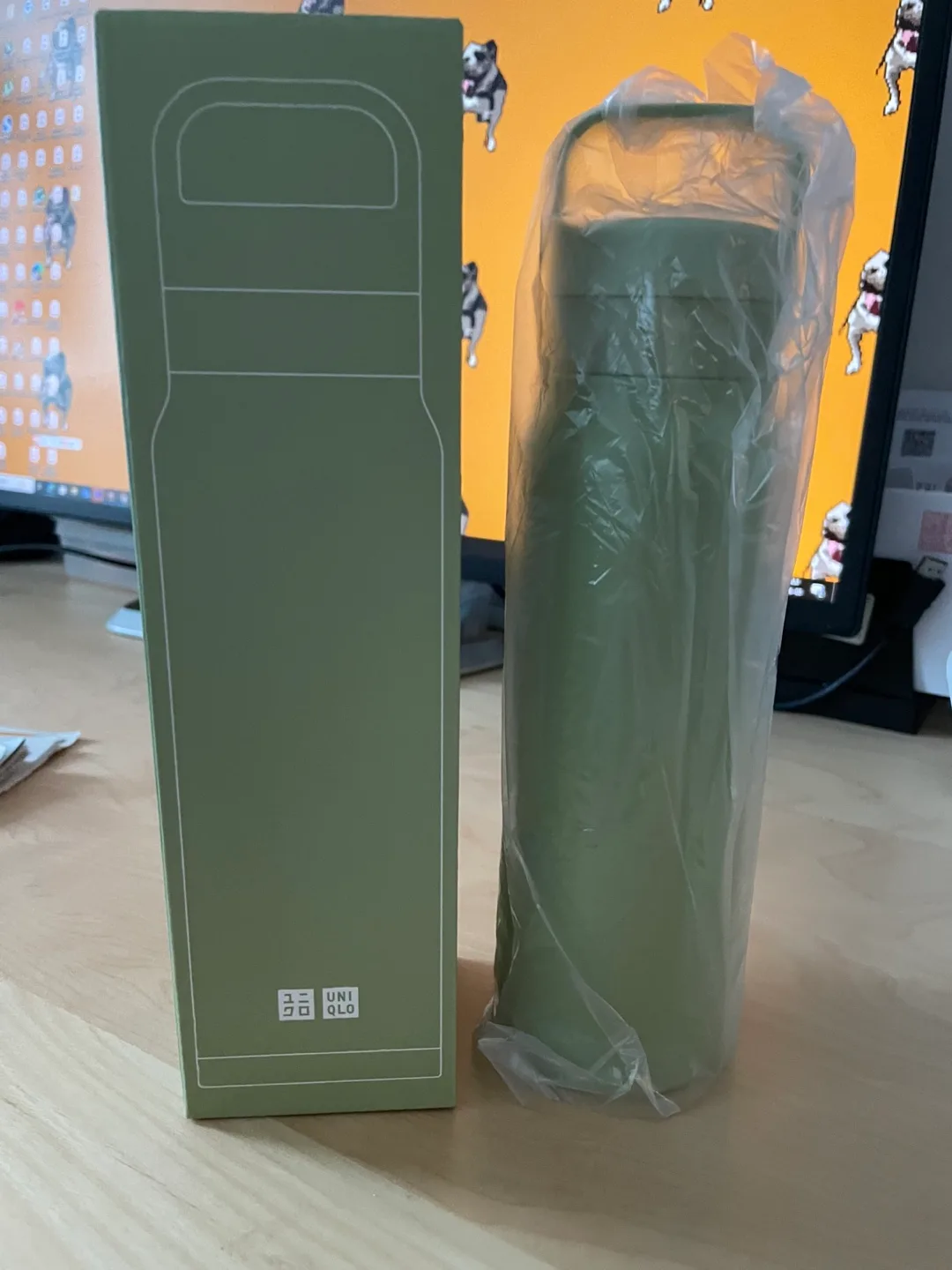 New UNIQLO Water Bottle - Olive Green thumbnail