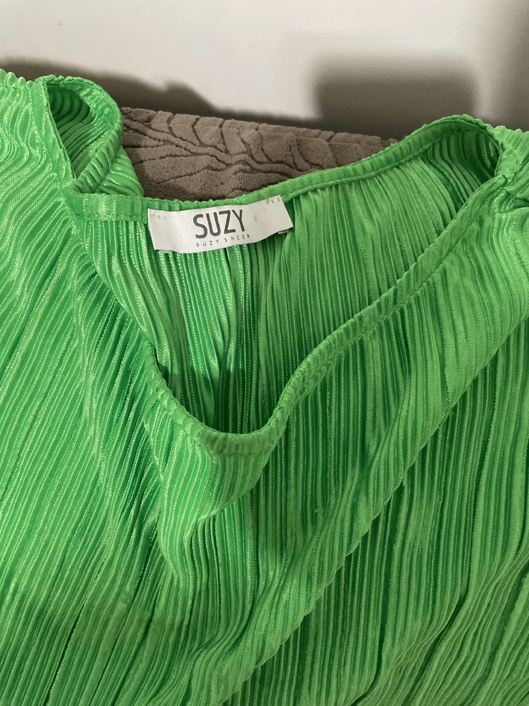 Suzy Shier Green Pleated Top - photo 2