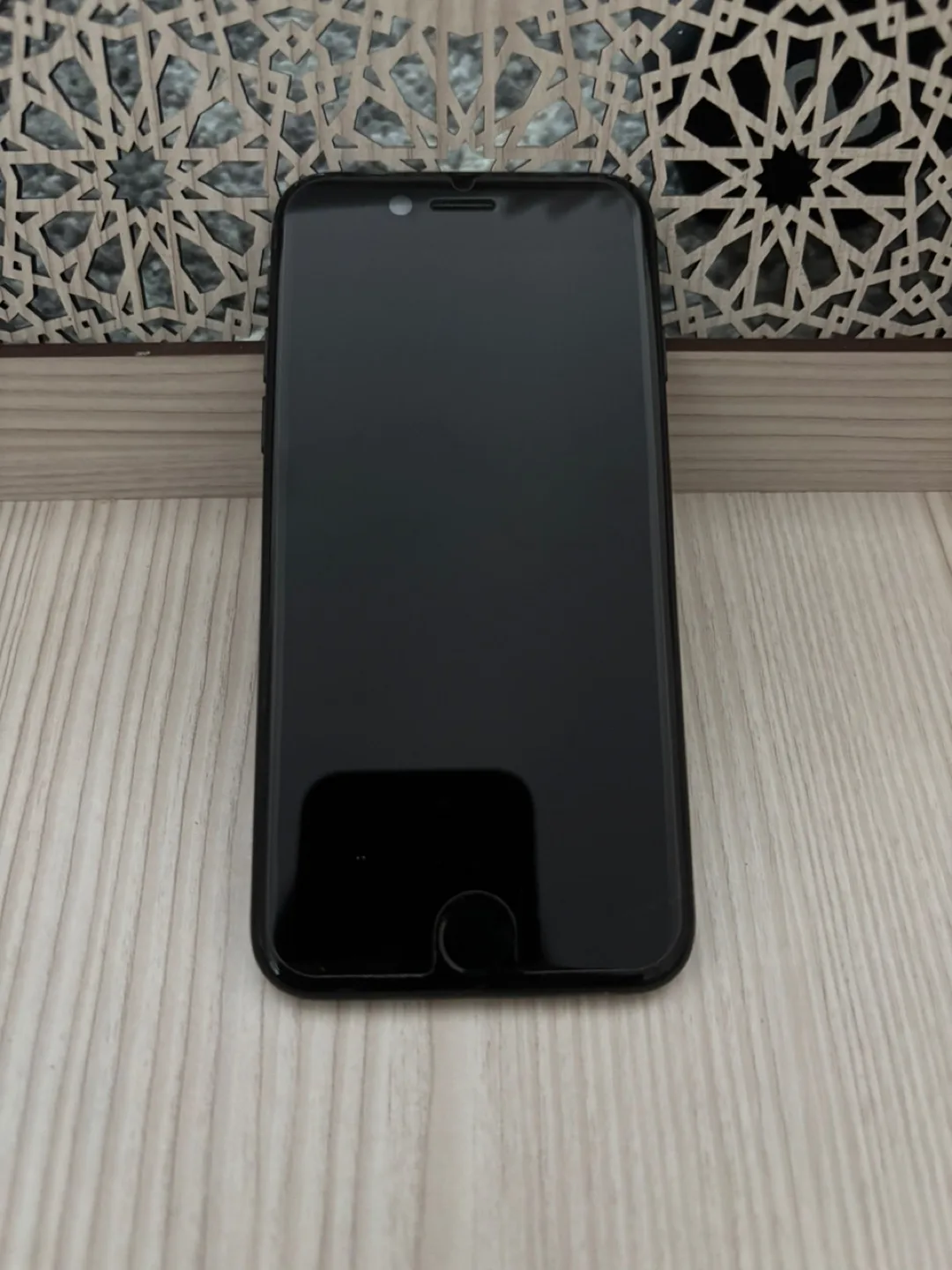 iPhone 7 - Black and 32 gb thumbnail