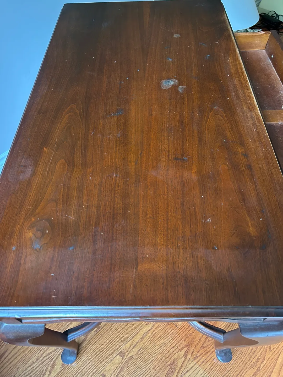 Antique Style Wooden Desk image indicator(5)