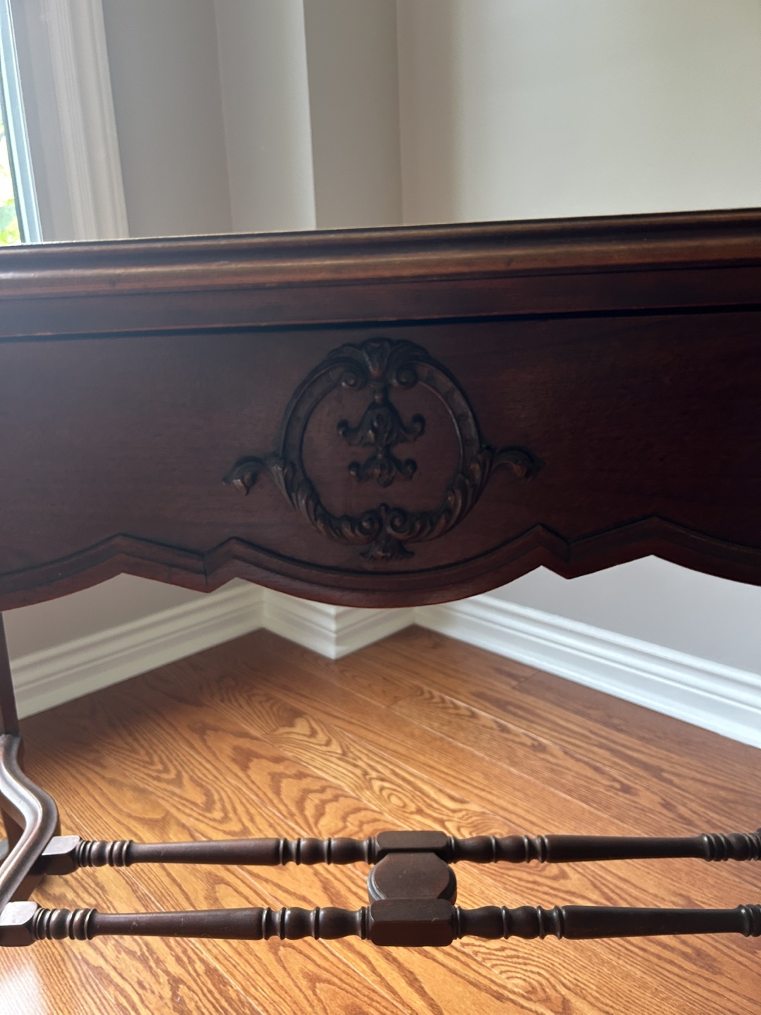Antique Style Wooden Desk - photo 2