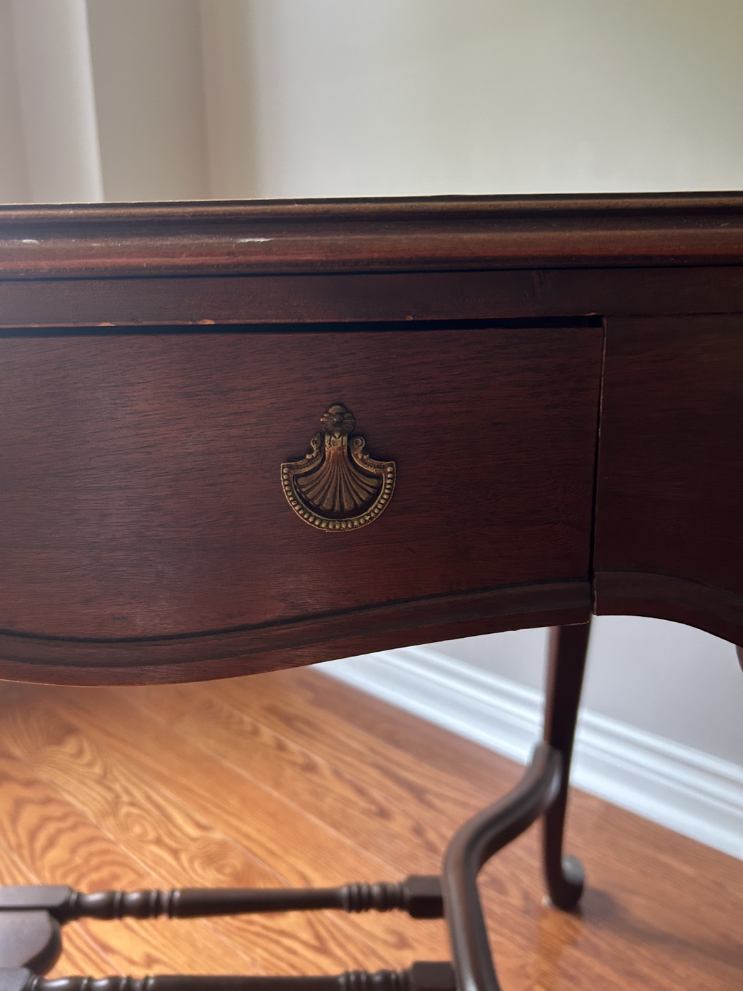Antique Style Wooden Desk - photo 3