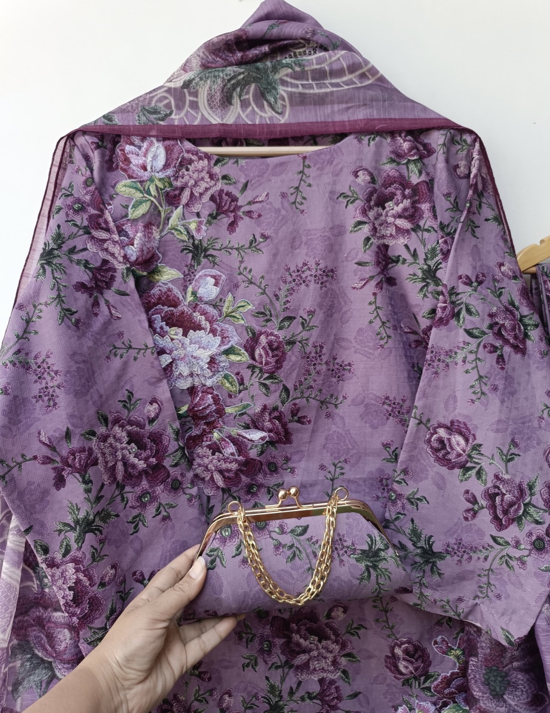 Floral Print Salwar Kameez Suit with Matching Bag - photo 2