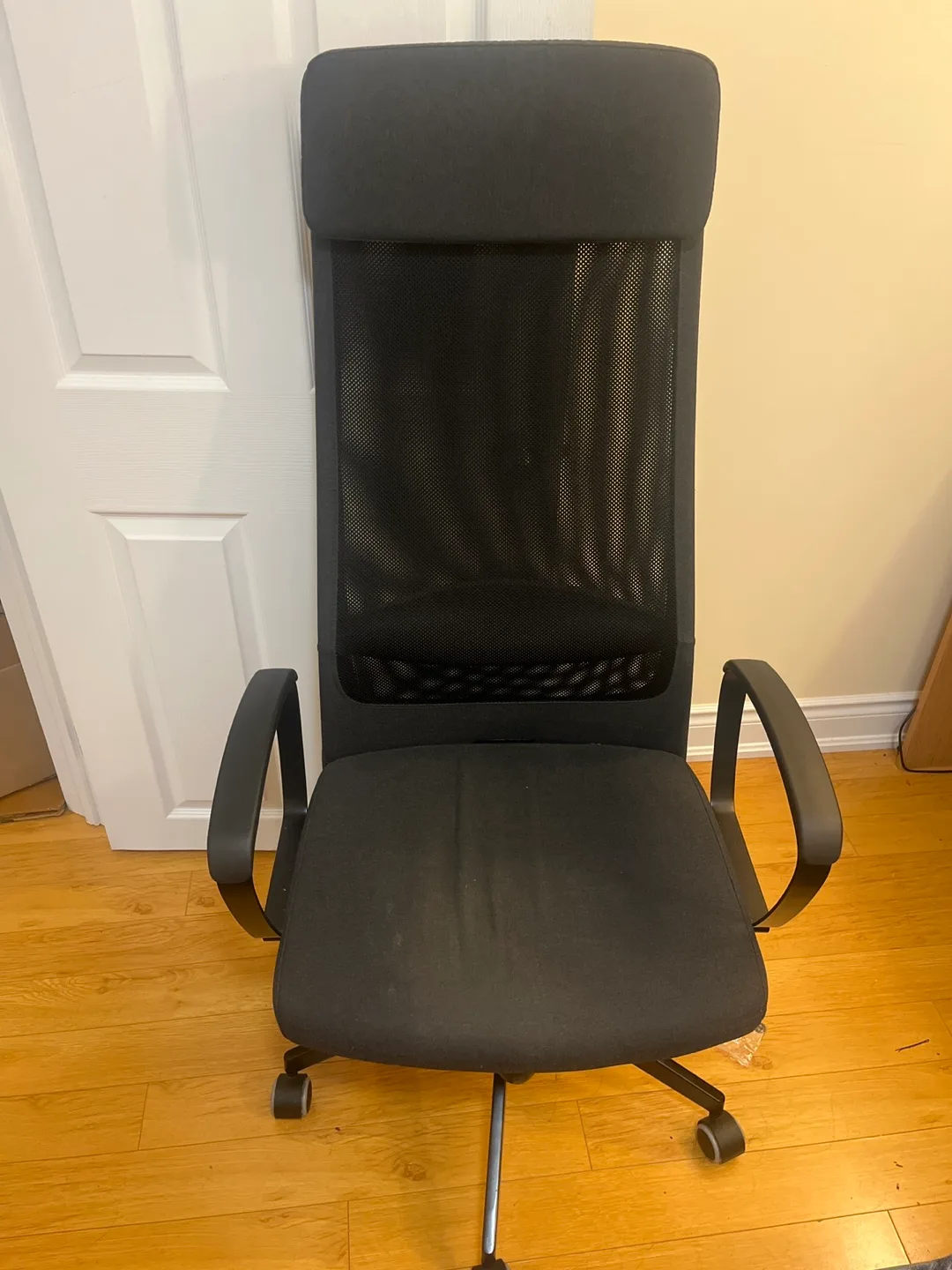 Black Mesh Office Chair thumbnail