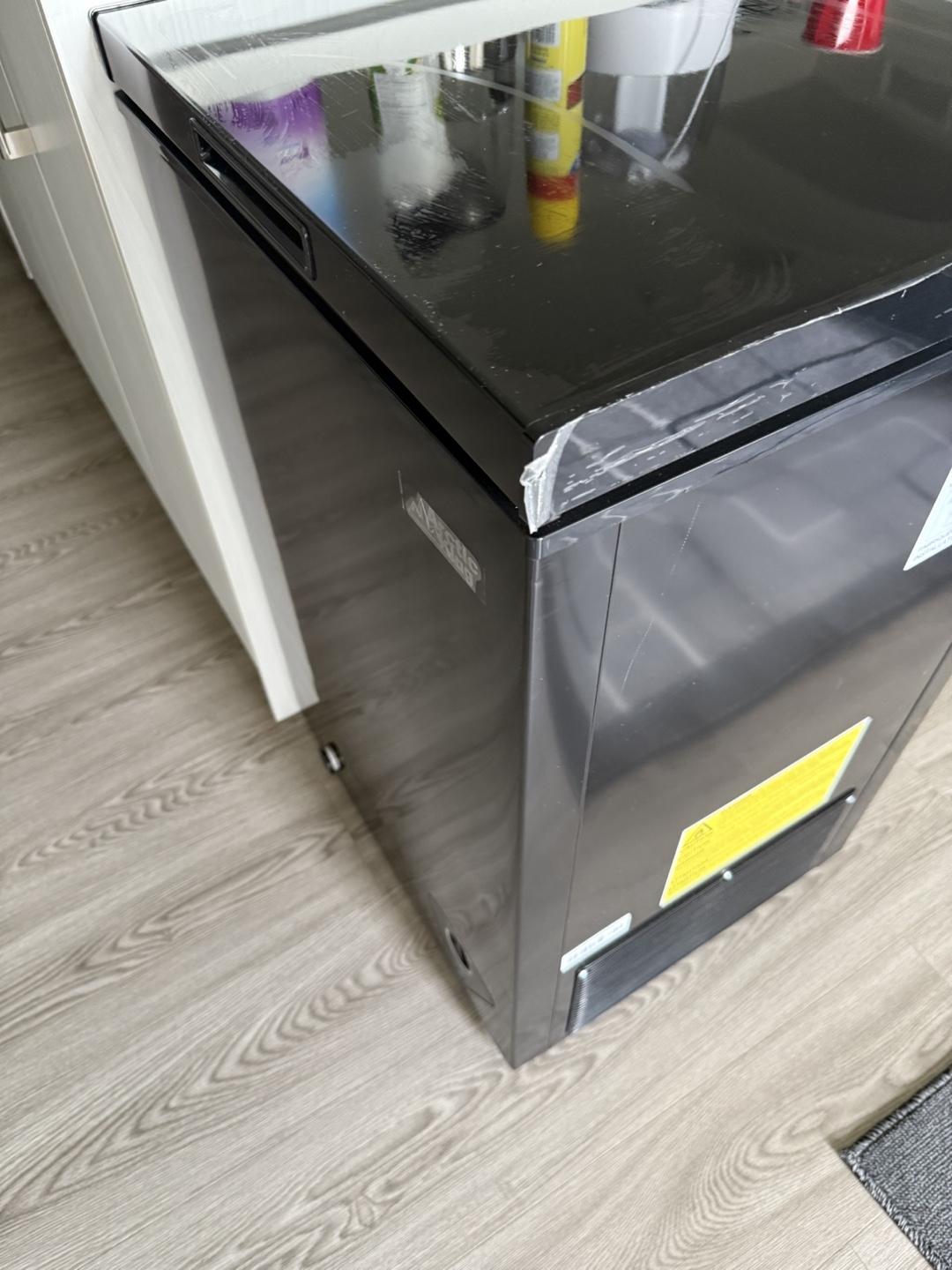 Insignia 3.5 cu. ft. Chest Freezer - Black - photo 3
