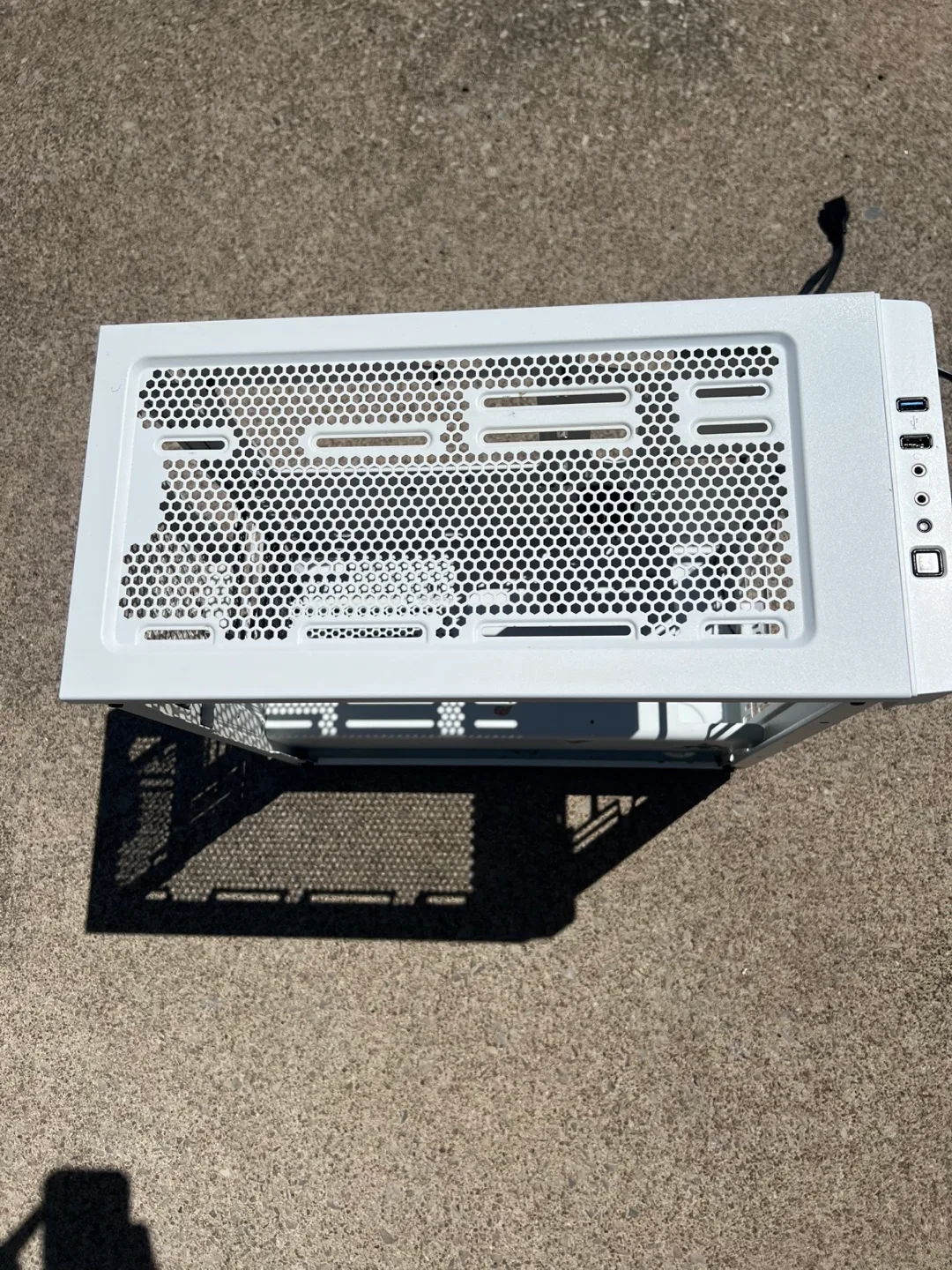 Fractal Design PC Case - White image indicator(4)