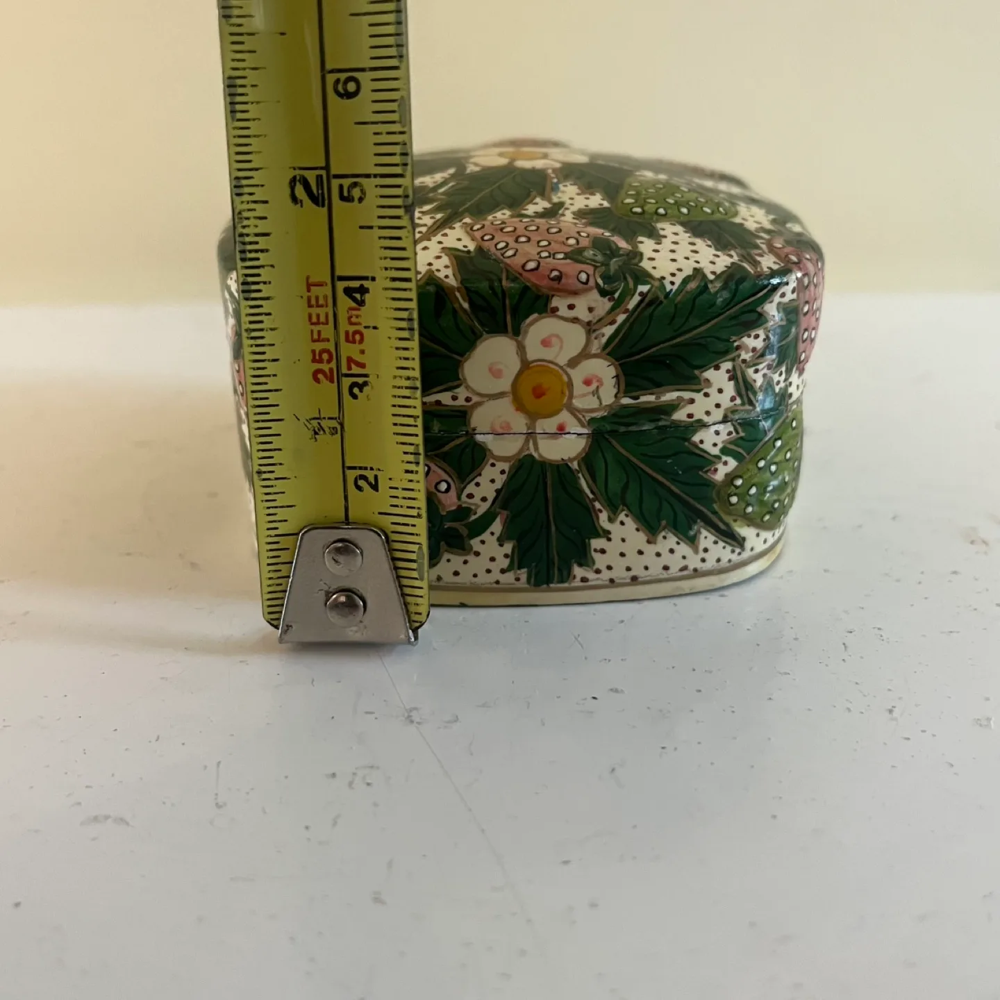 Kashmir Strawberry Paper Mache Box image indicator(4)