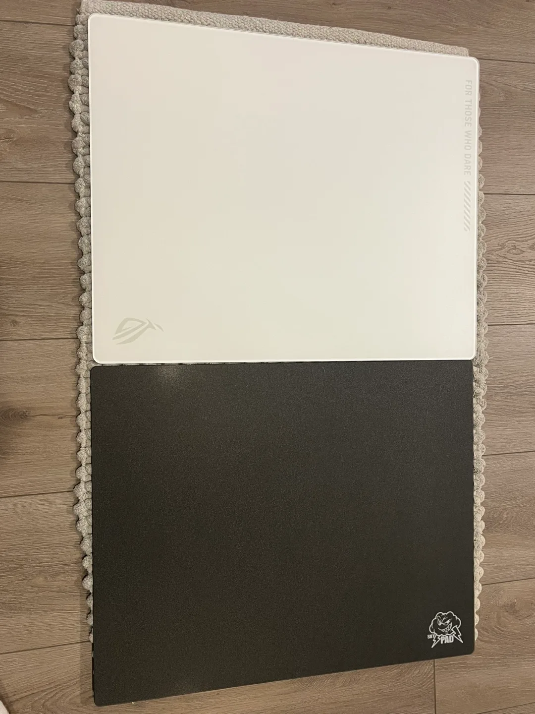 Skypad Mousepad Set (White & Black) thumbnail
