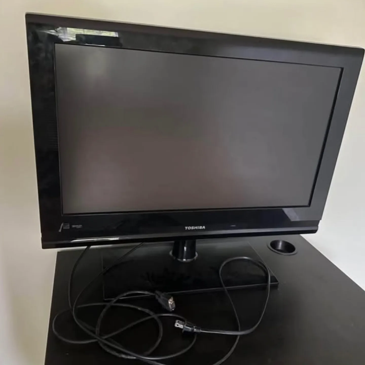 Toshiba 32AV502R 32" 720p LCD HDTV. thumbnail