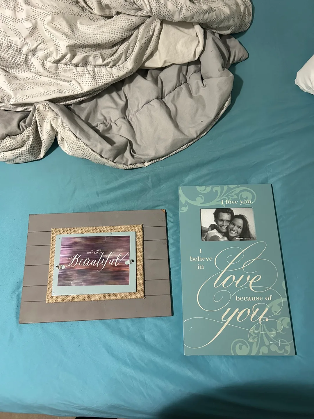 Lot of 2 picture frames thumbnail