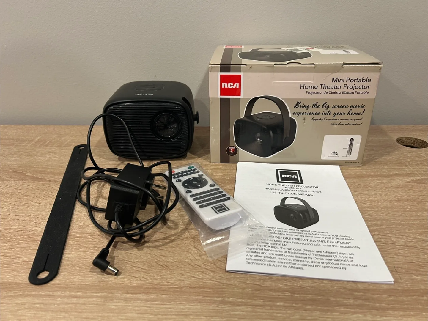 RCA Mini Portable Home Theater Projector thumbnail
