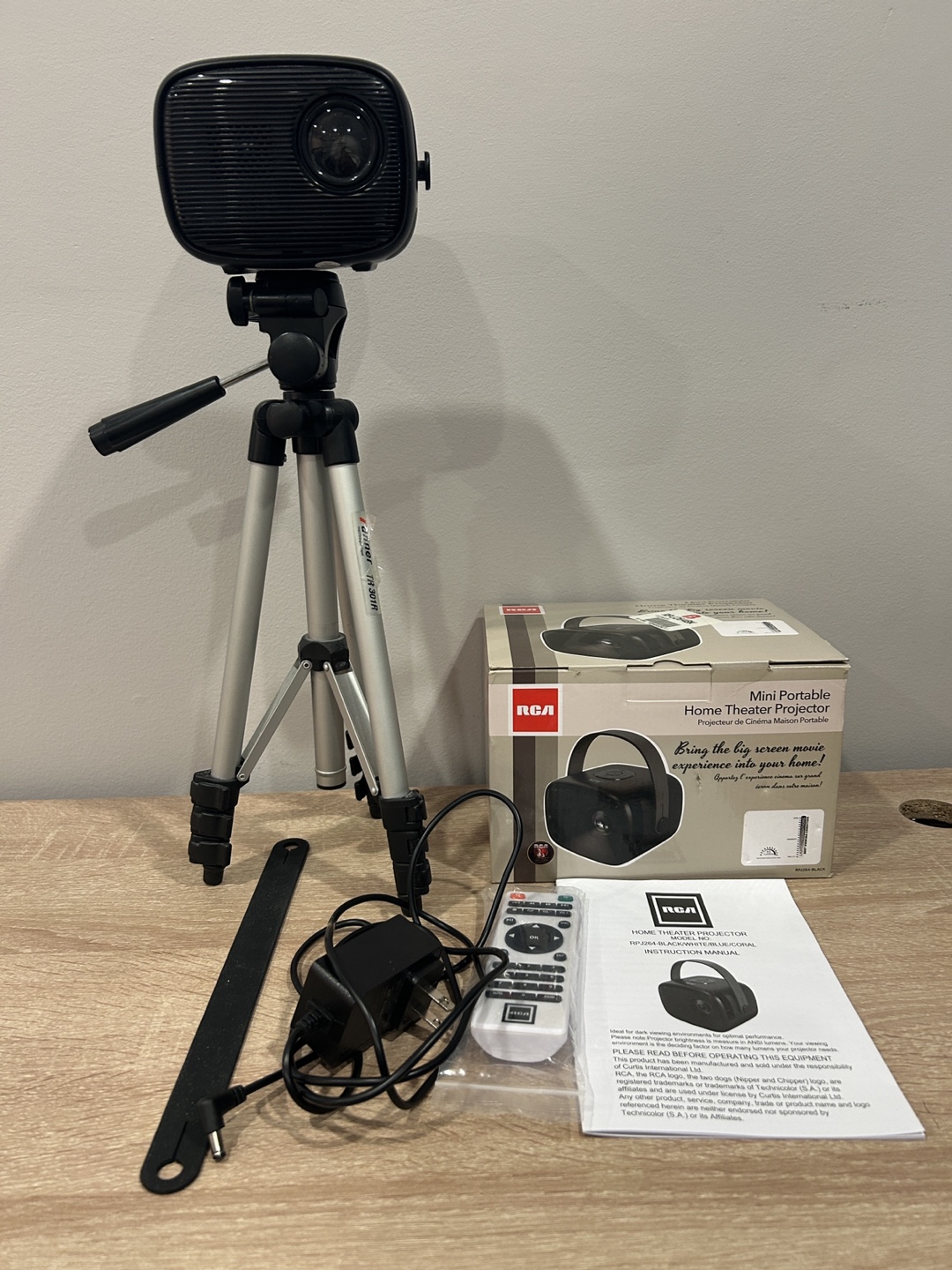 RCA Mini Portable Home Theater Projector - photo 5