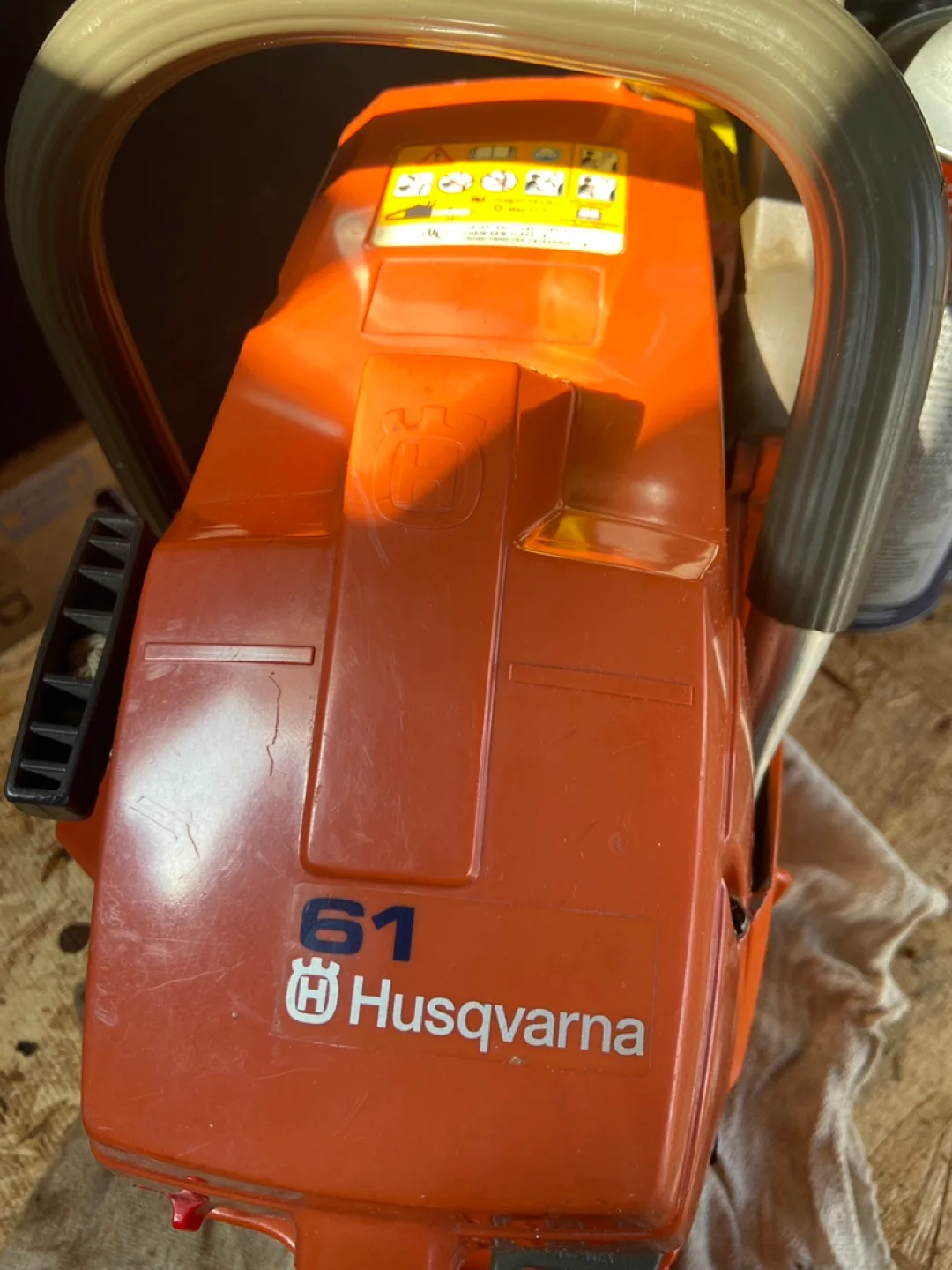 Husqvarna 61 Chainsaw image indicator(5)