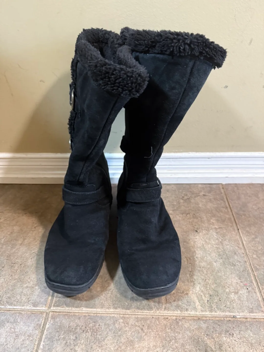 Black Winter Boots with Buckles 🍁🇨🇦 thumbnail