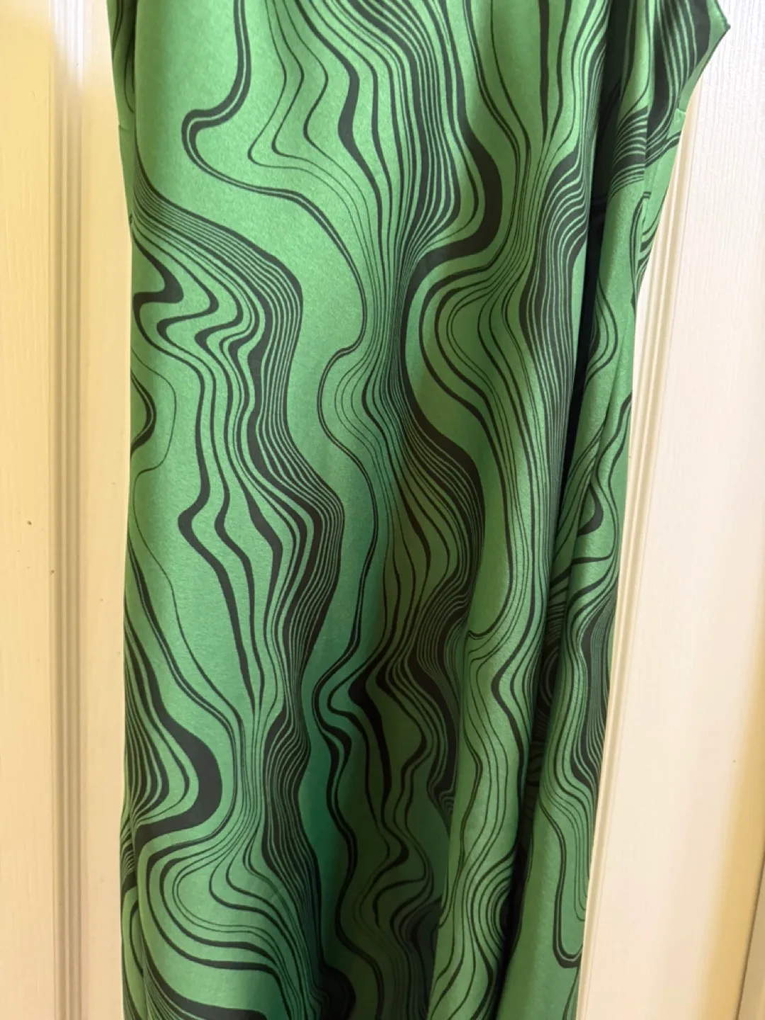 Dynamite green patterned cami Dress - Size M 🍁🇨🇦 thumbnail