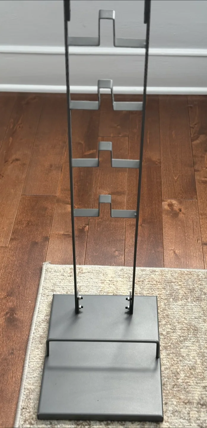 Dyson Cordless Vacuum Stand - Metal Storage Stand image indicator(4)