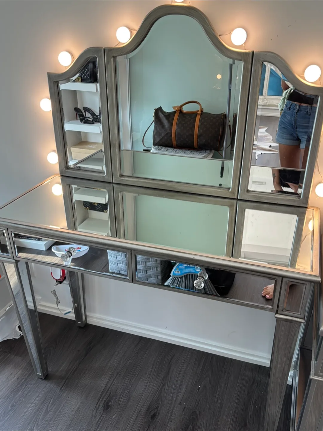 Vanity Makeup Table with Mirror thumbnail