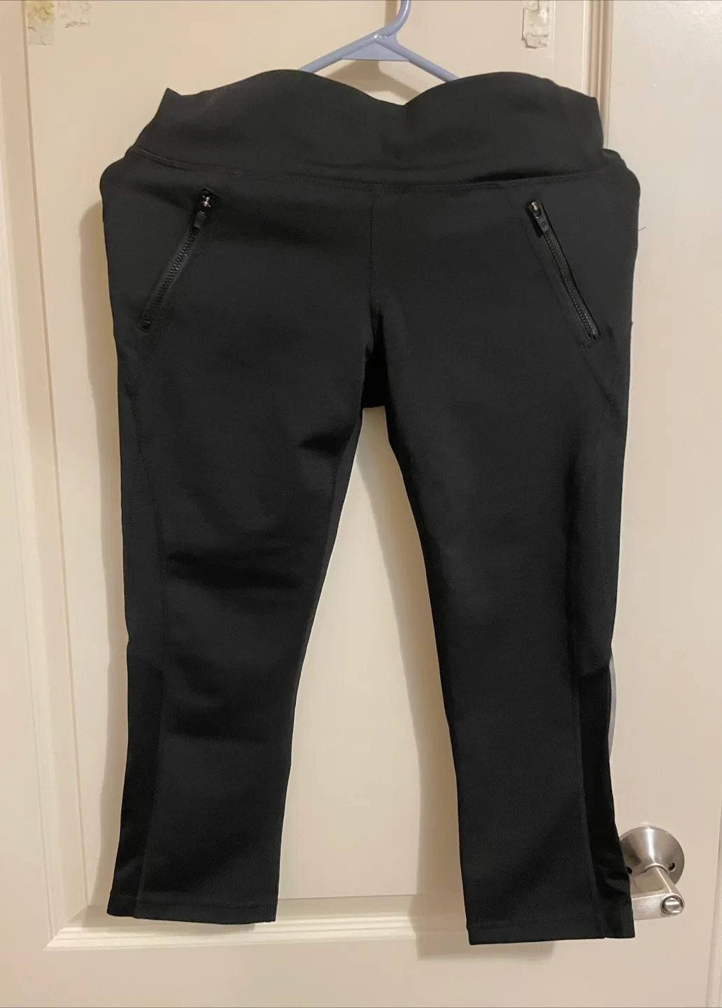 GapFit Black GFast Cropped Leggings - Size M thumbnail