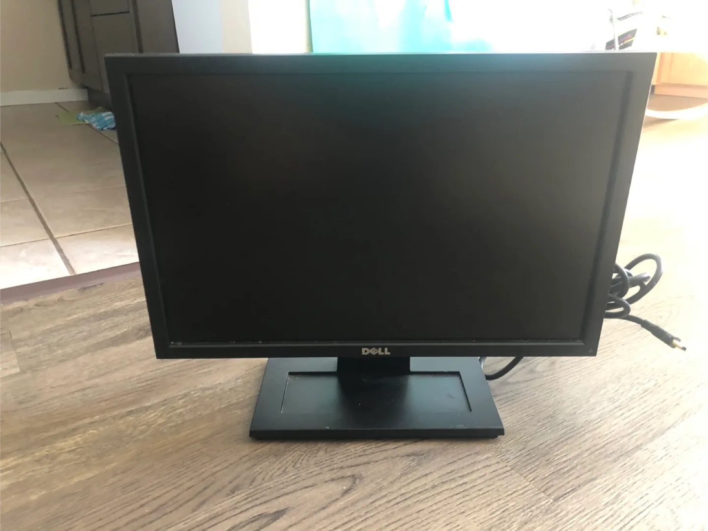Dell LCD Monitor - Black thumbnail