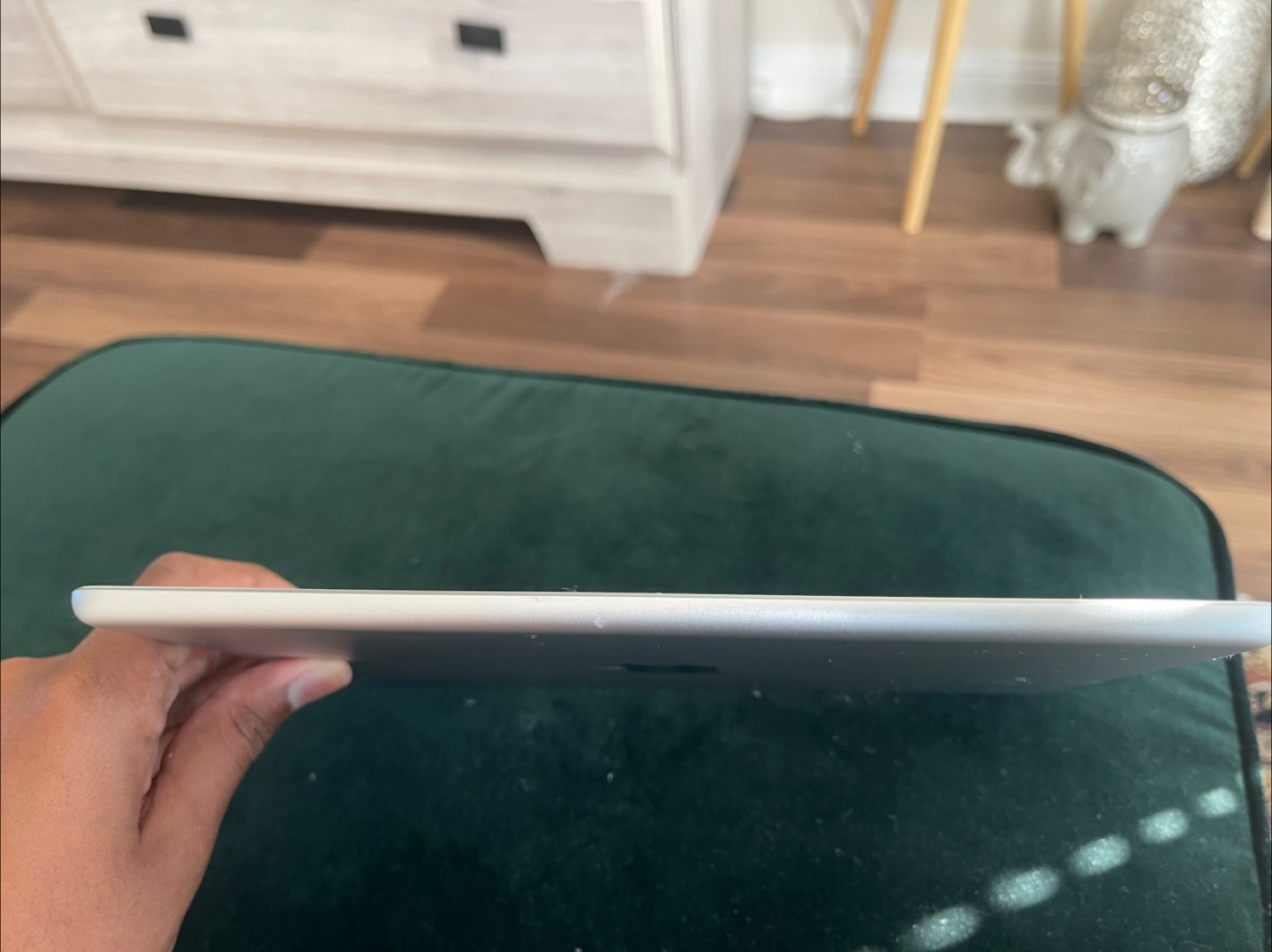 Apple iPad - Silver 6th Generation - photo 5