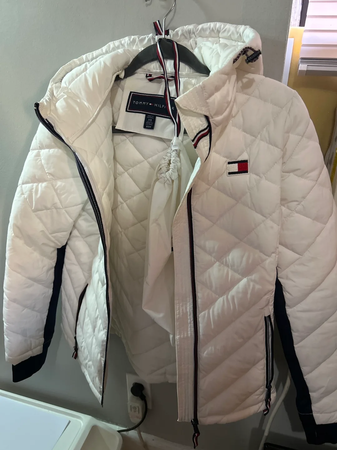 Tommy Hilfiger White Puffer Jacket - XS thumbnail
