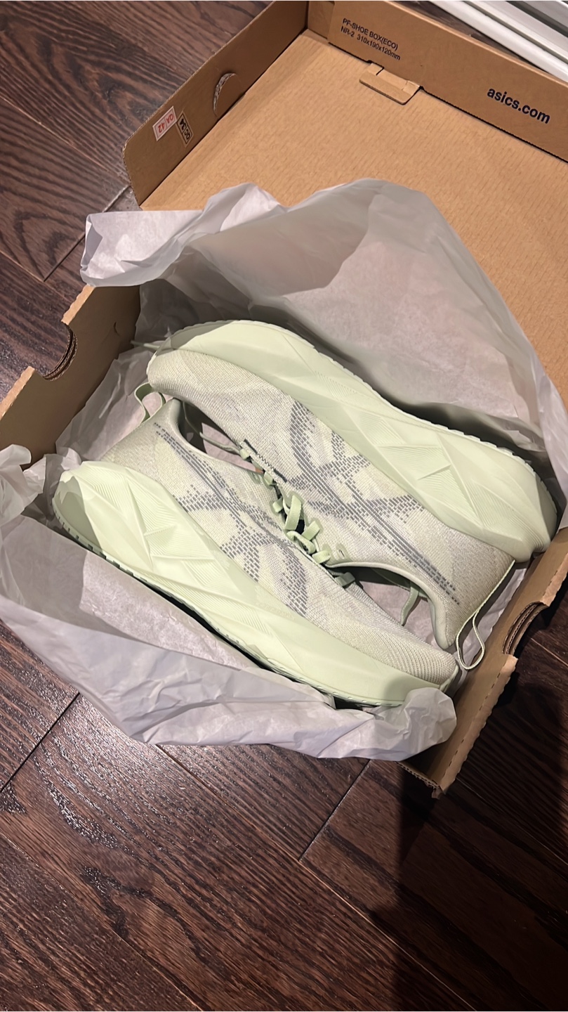 Asics Novablast 5  - Size 7