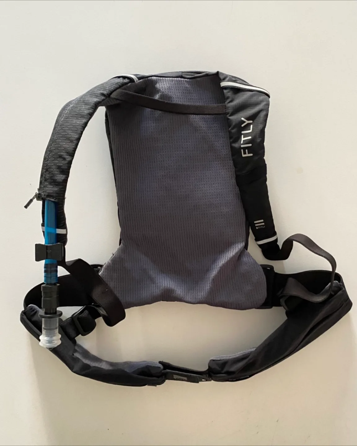 FITLY Hydration Pack with 500ml Flask image indicator(2)