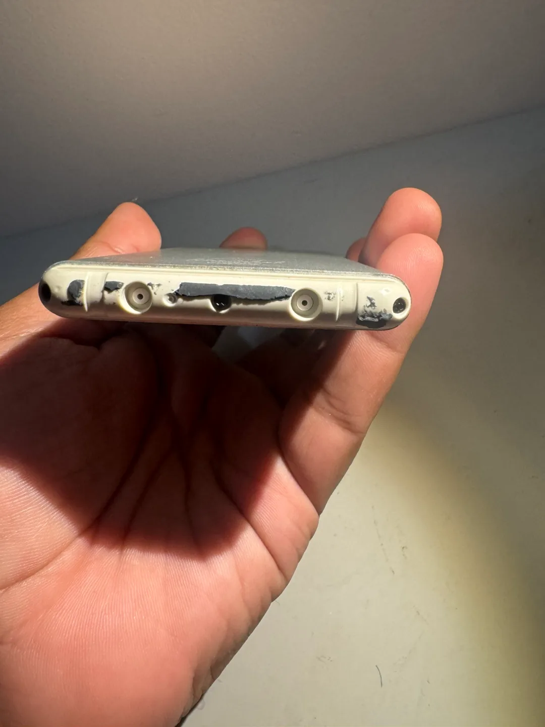 Herschel Rechargeable Smart Power Bank 6000mAh image indicator(3)